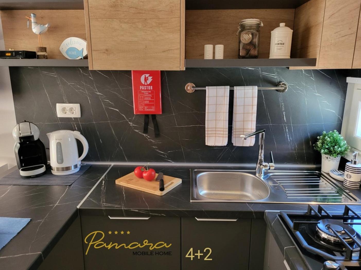 Pamara Mobile Home บีโอกราดนาโมรู ภายนอก รูปภาพ
